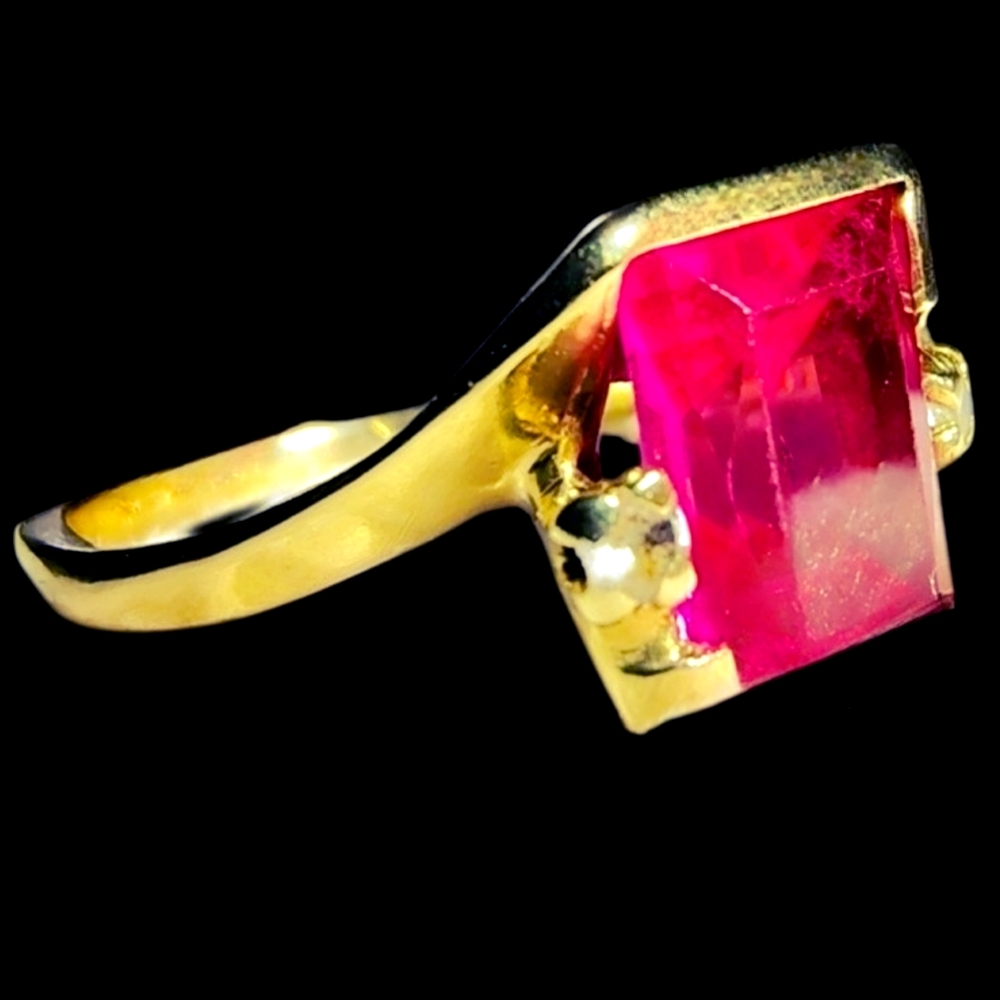 10k Yellow Gold  Ruby Art Deco Ring